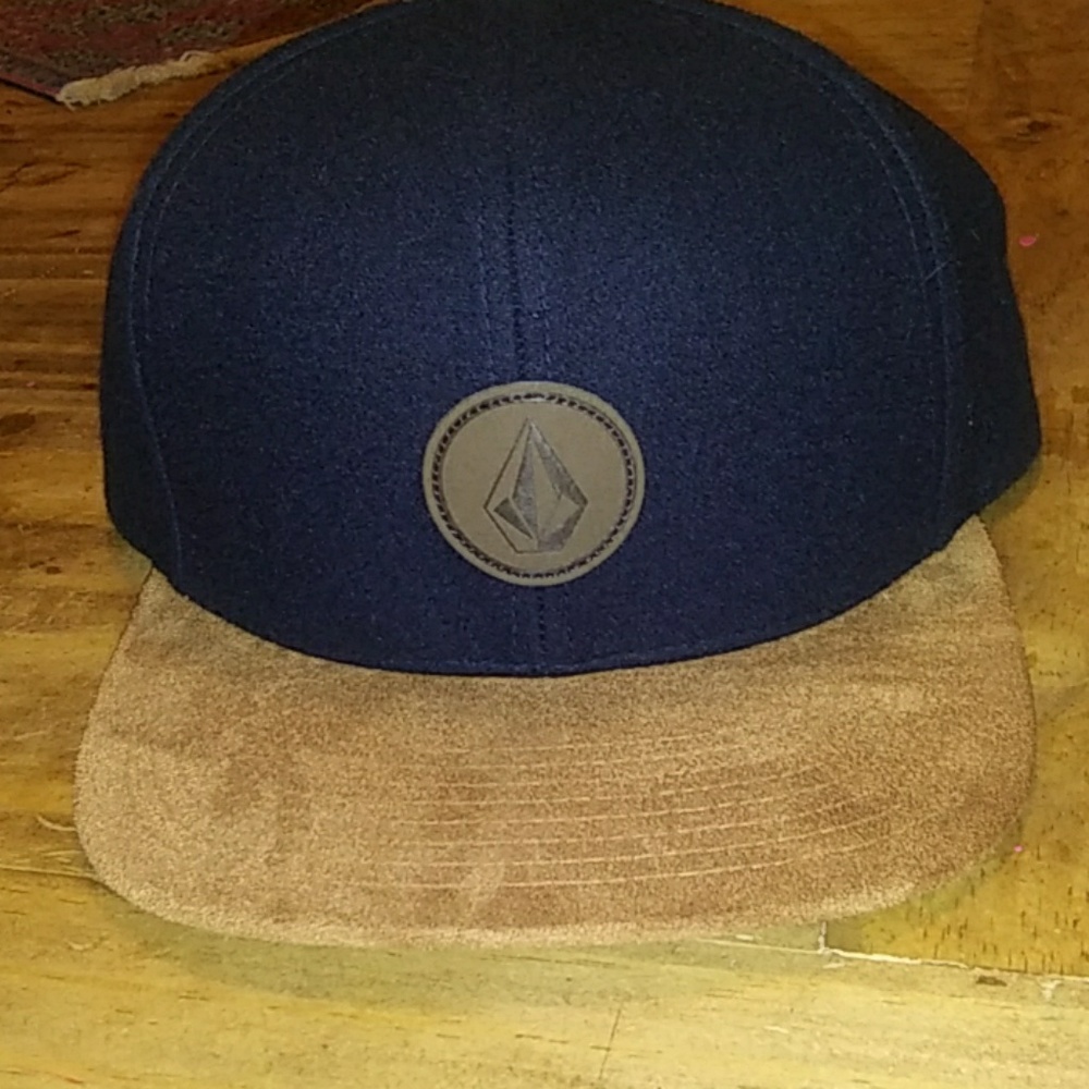 Leather never worn volcom hat